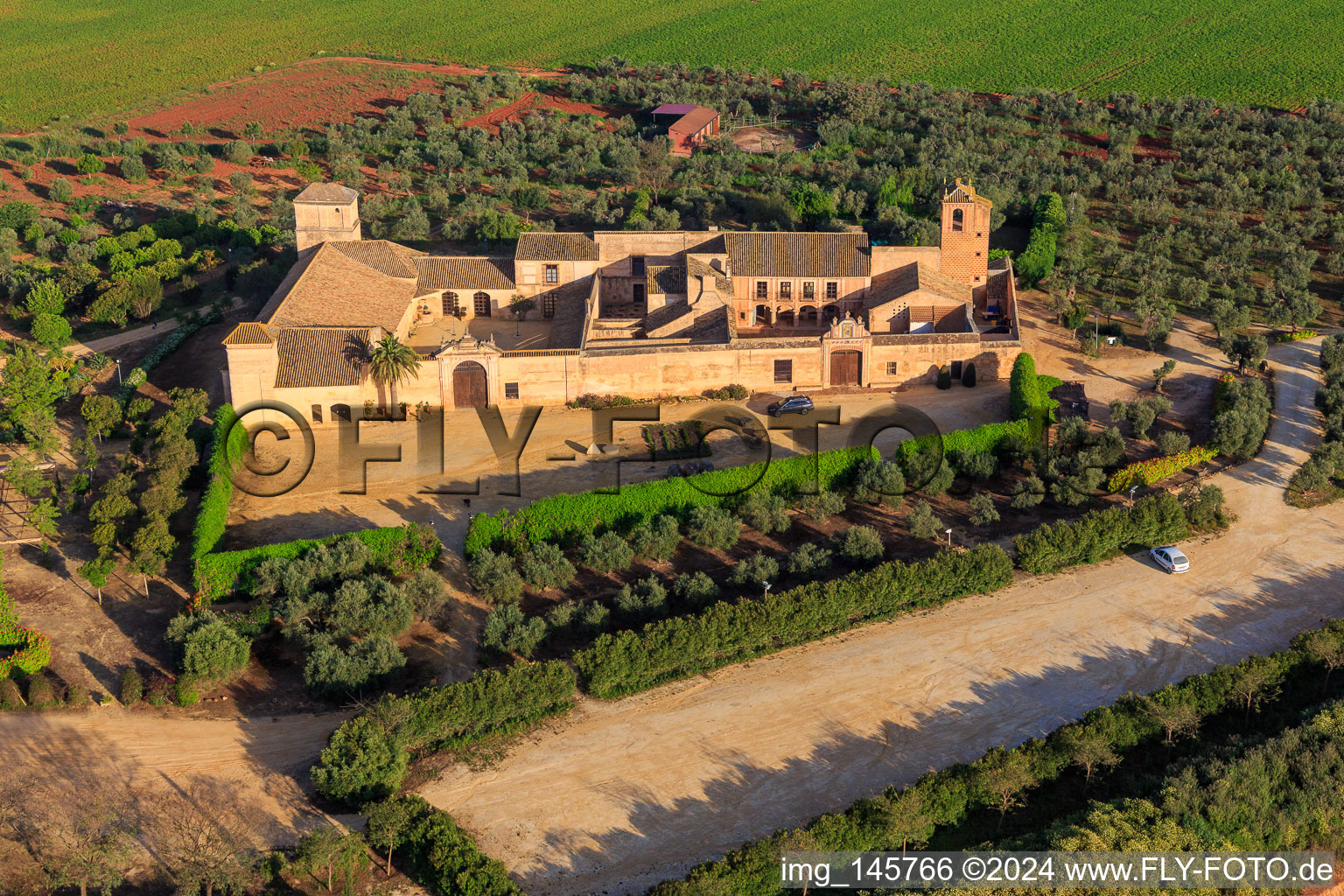 Luftaufnahme von Ferienranch Hacienda Los Molinos De Maestre in Dos Hermanas im Bundesland Sevilla, Spanien
