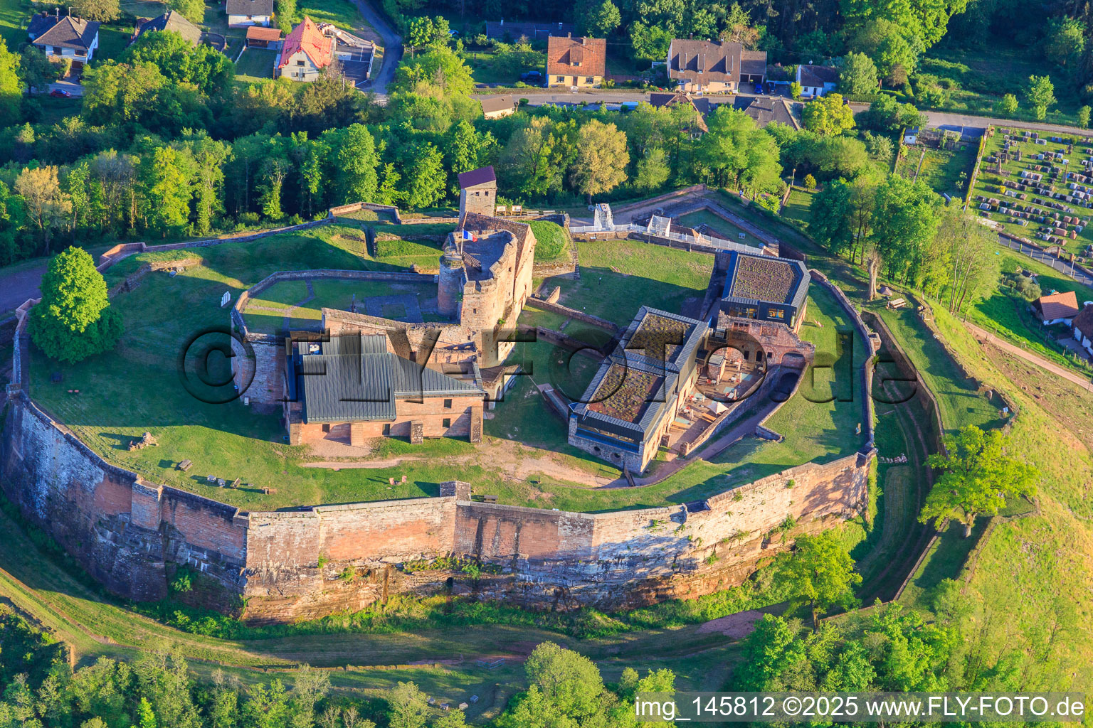 Château de Lichtenberg aus Norden im Bundesland Bas-Rhin, Frankreich