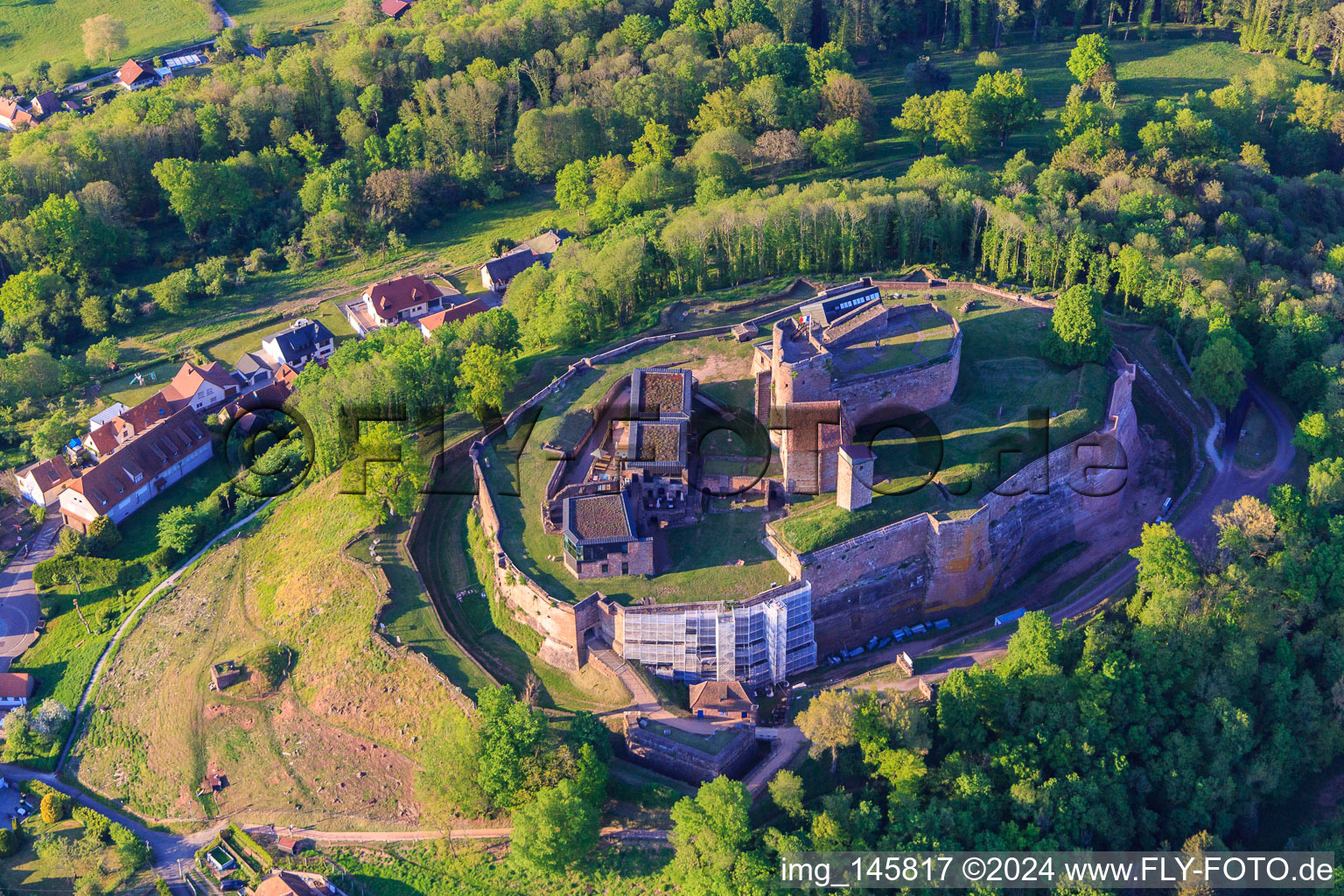 Luftbild von Château de Lichtenberg aus Süden im Bundesland Bas-Rhin, Frankreich