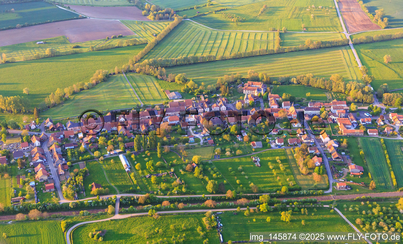 Dorfansicht aus Süden in Lorentzen im Bundesland Bas-Rhin, Frankreich