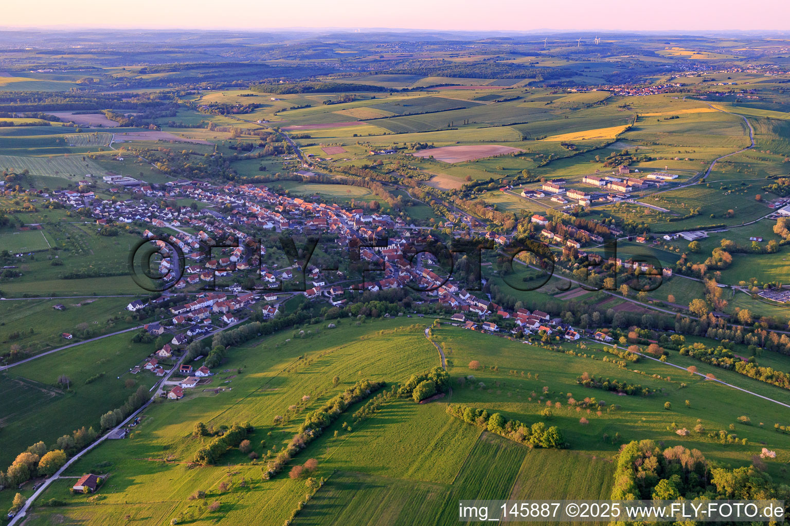 Luftbild von Ortsübersicht aus Süden in Oermingen im Bundesland Bas-Rhin, Frankreich