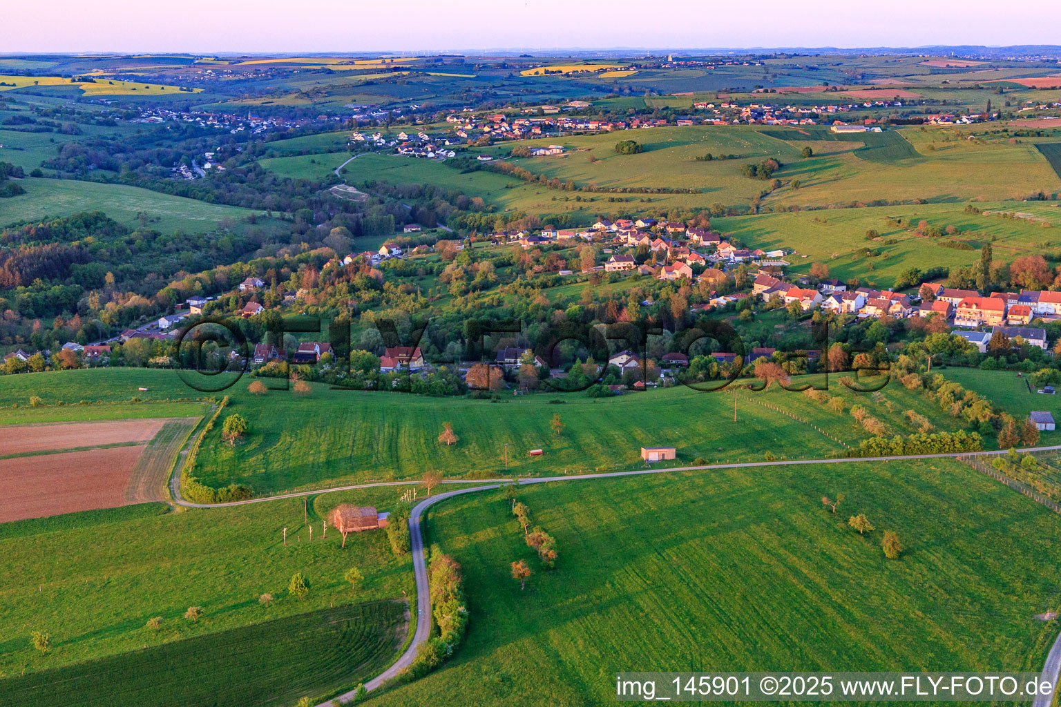 Rue des Jardins in Kalhausen im Bundesland Moselle, Frankreich