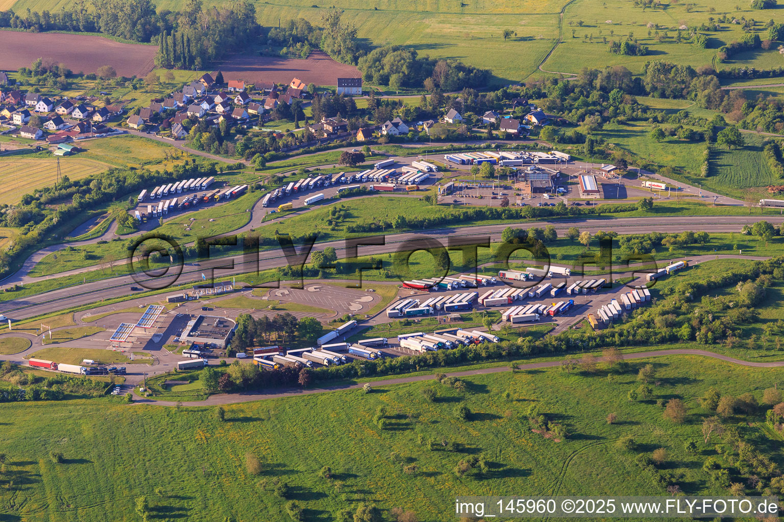Autobahnratplatz Aire de Saverne Eckartswiller an der A4 im Bundesland Bas-Rhin, Frankreich