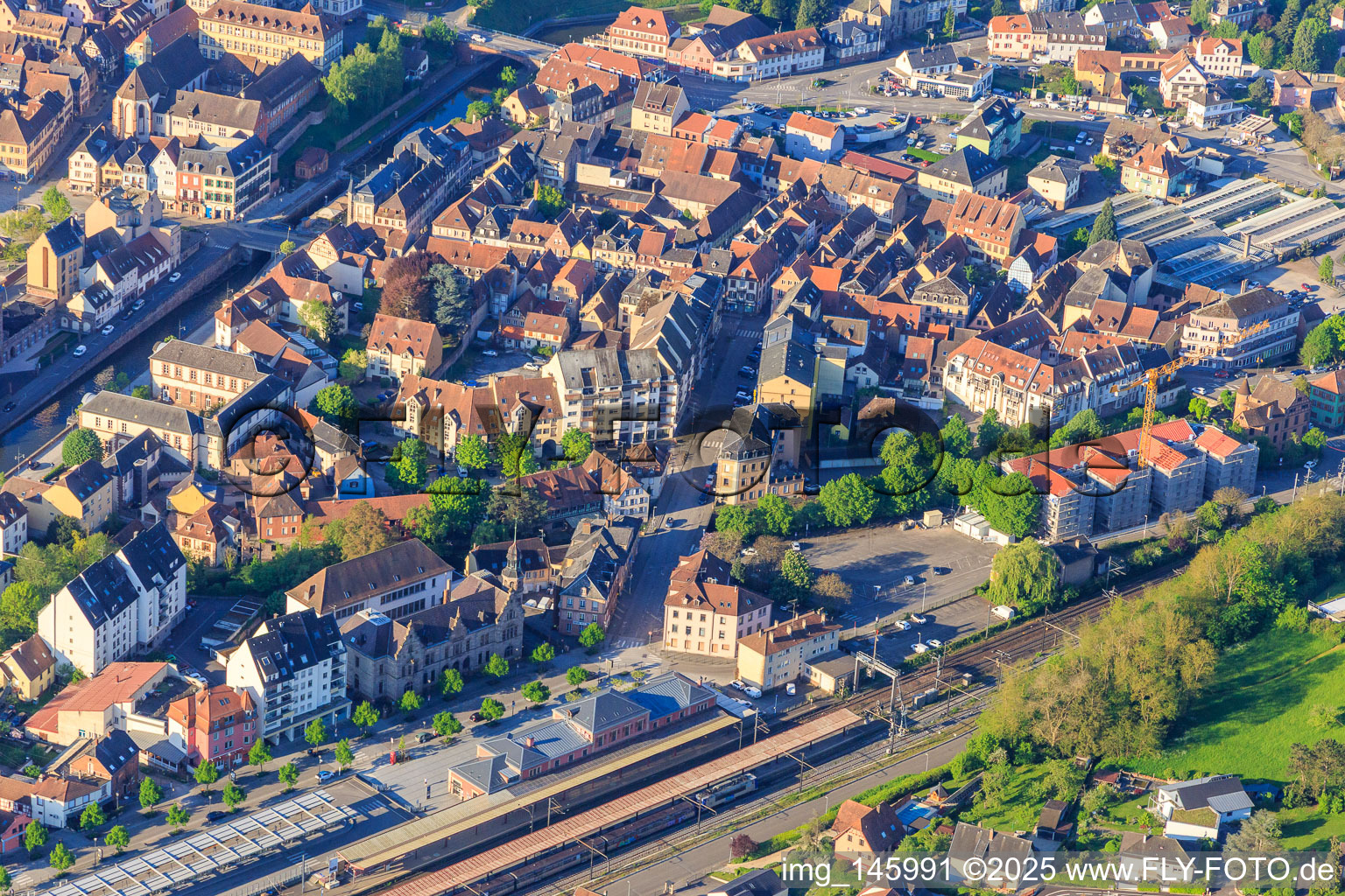 Bahnhof, Quai de la Zorn in Saverne im Bundesland Bas-Rhin, Frankreich