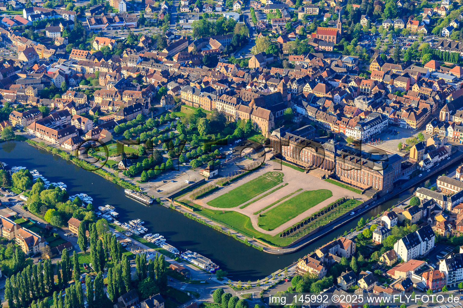 Schloss und Park Château des Rohan am Hafen Port de Saverne aus Norden im Bundesland Bas-Rhin, Frankreich