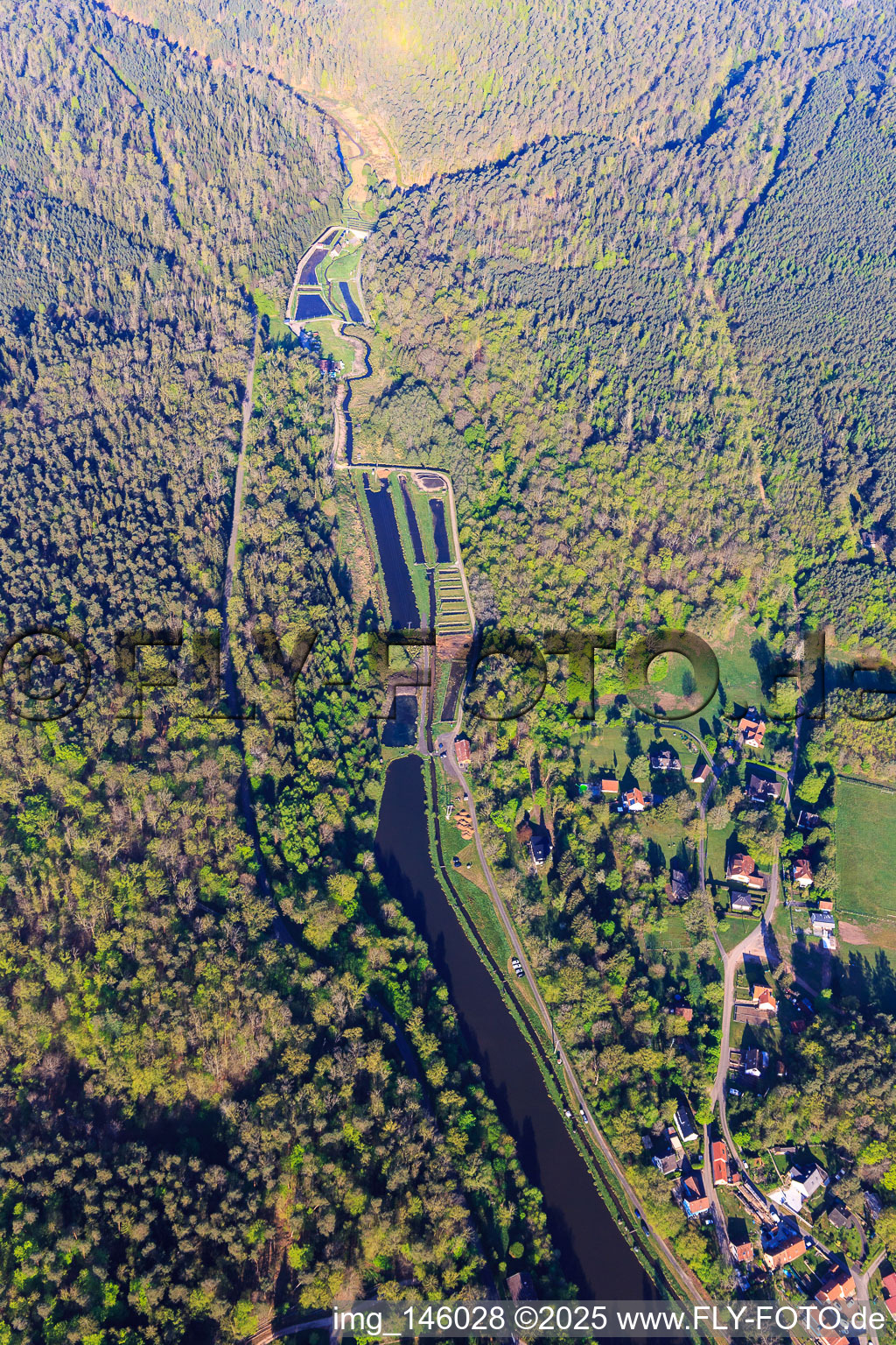 Luftaufnahme von Fischteiche am Meisenbach in Sparsbach im Bundesland Bas-Rhin, Frankreich