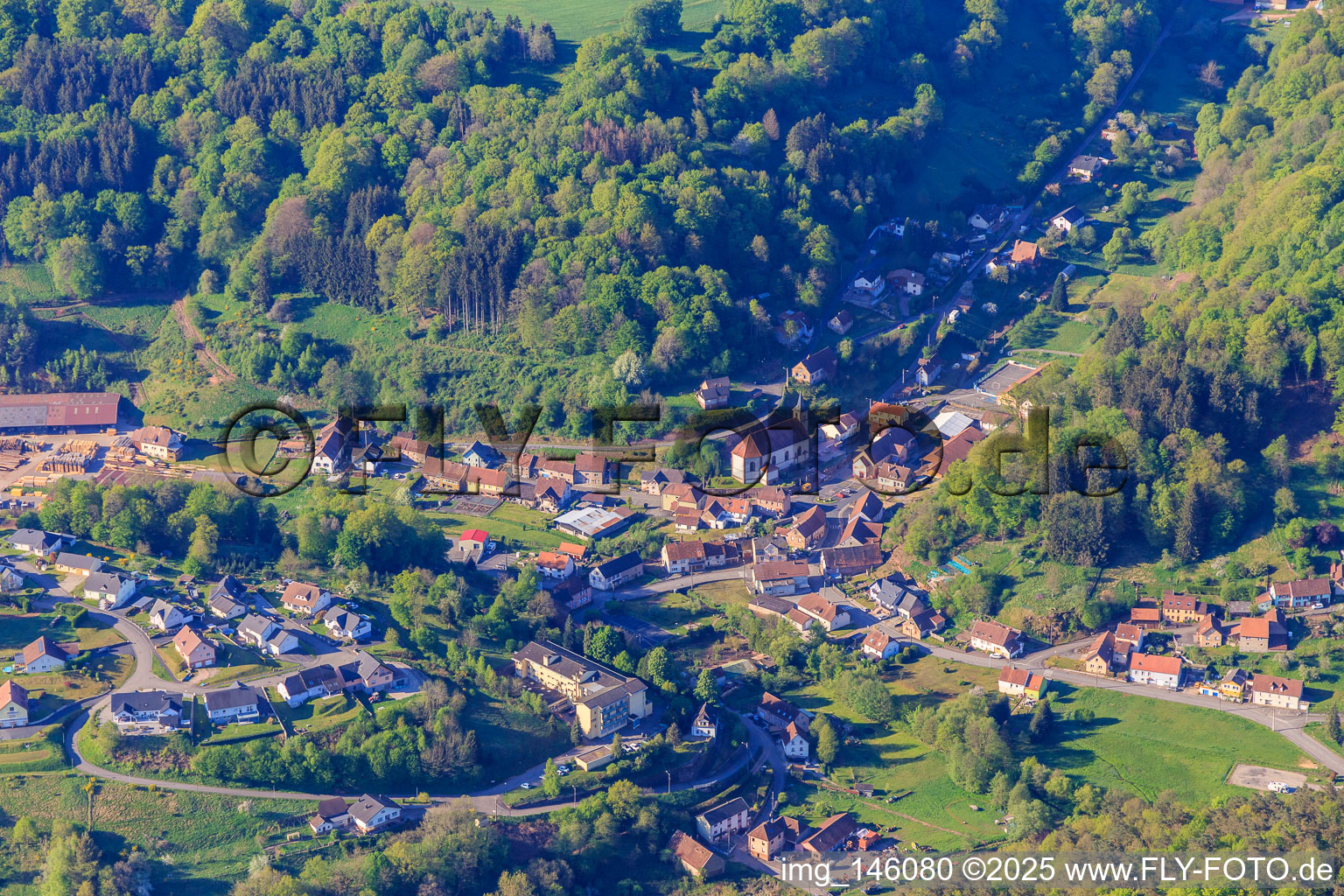 Luftbild von Dorfansicht aus Nordosten in Siersthal im Bundesland Moselle, Frankreich