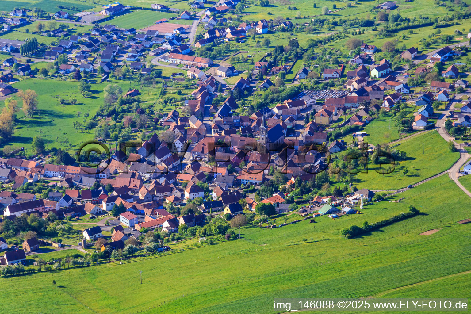 Église de la Nativité de la Très Sainte Vierge de Bining im Bundesland Moselle, Frankreich