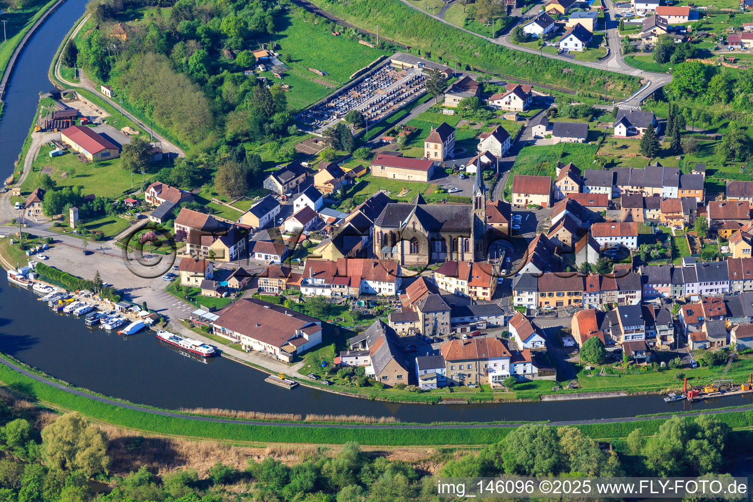 Yachthafen Port de Plaisance de Wittring am Canal des houllères de la Sarre im Bundesland Moselle, Frankreich