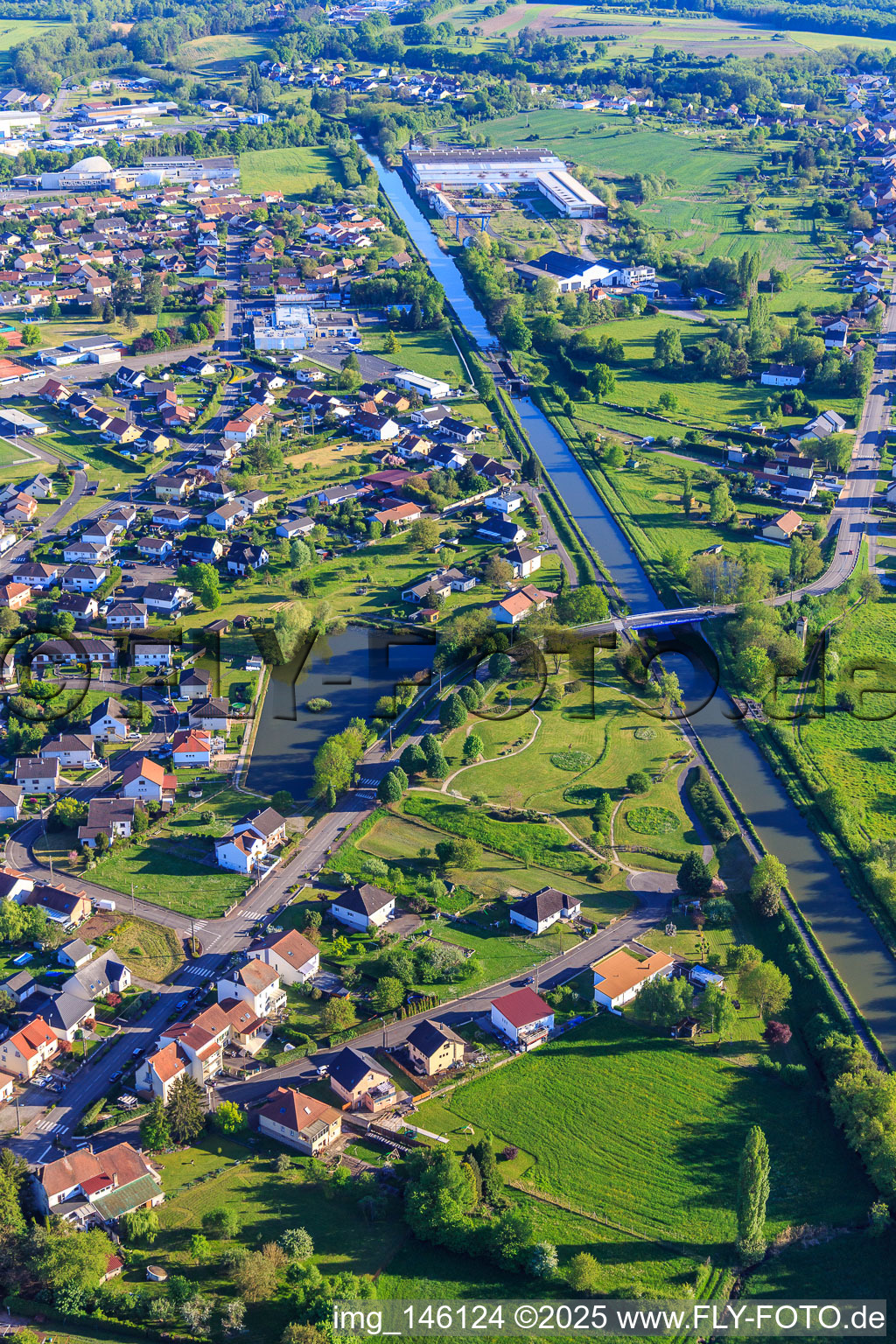 Ecluse N°19 am Canal des houllères de la Sarre in Sarralbe im Bundesland Moselle, Frankreich