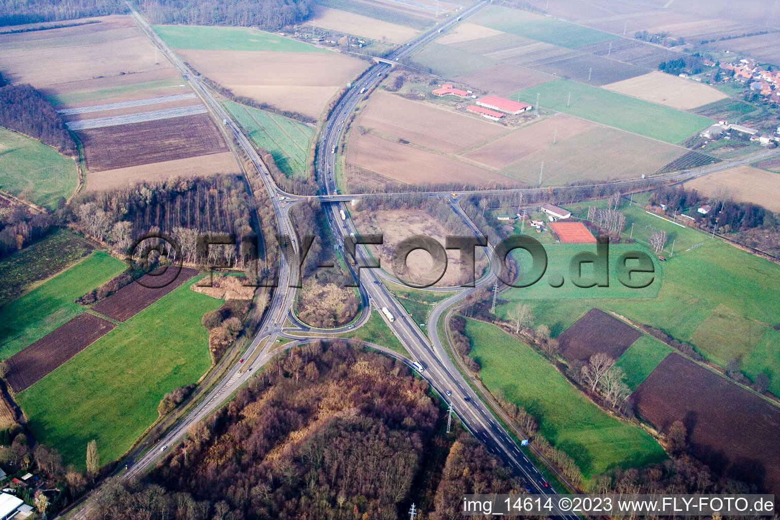 Schrägluftbild von Ortsteil Minderslachen in Kandel im Bundesland Rheinland-Pfalz, Deutschland