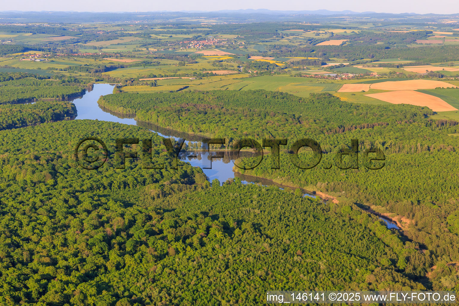 Gemein Weiher und Lang Weiher im Wald in Fénétrange im Bundesland Moselle, Frankreich