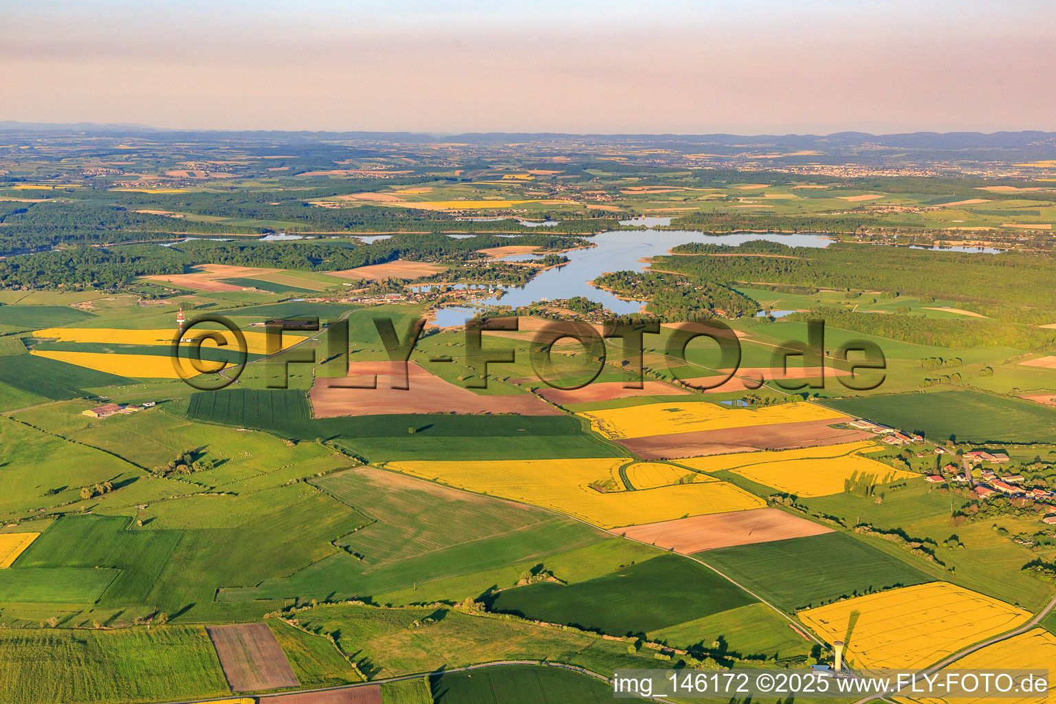 Ortsansicht am Rhein Marne Kanal Le Gros Ètang in Rhodes im Bundesland Moselle, Frankreich