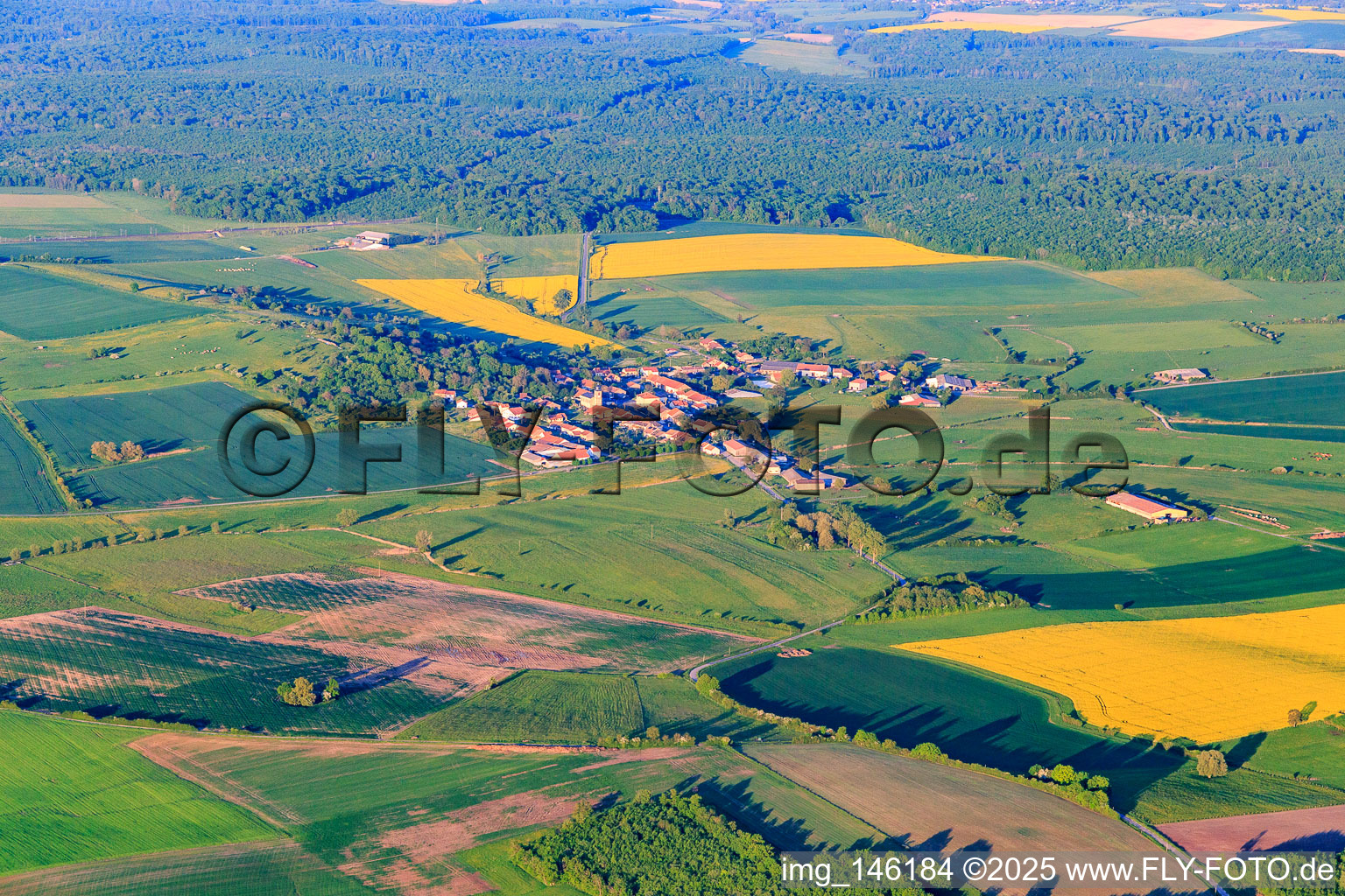 Ortsteil BISPING aus Westen in Belles-Forêts im Bundesland Moselle, Frankreich