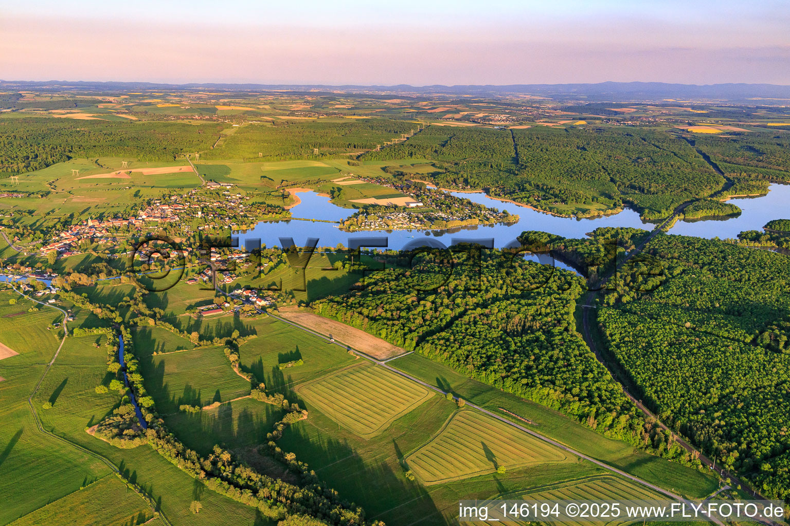 Luftbild von CENTRE NATURE & SPORT am Mittersheimer See aus Westen im Bundesland Moselle, Frankreich