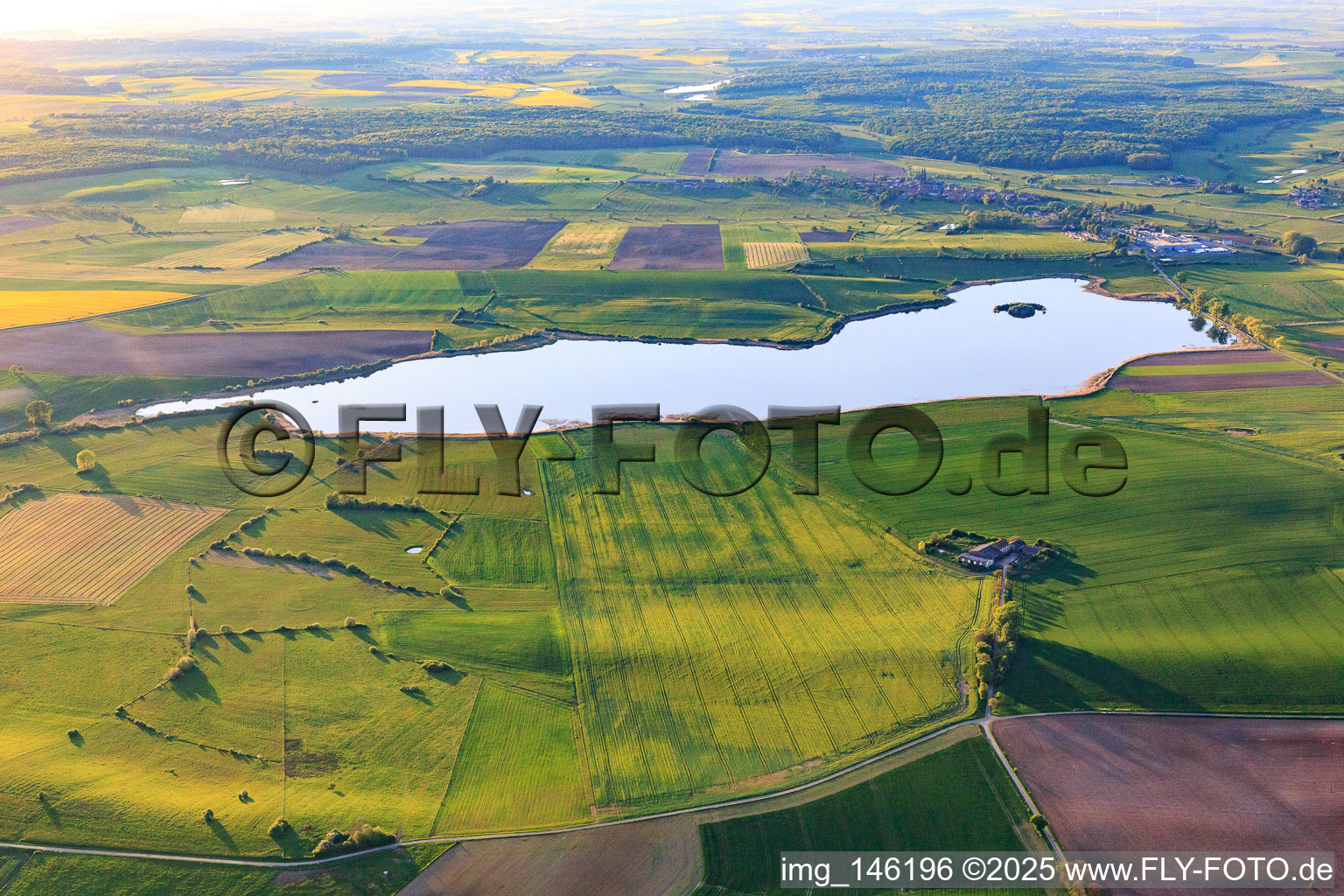 Roter Weiher in Insviller im Bundesland Moselle, Frankreich