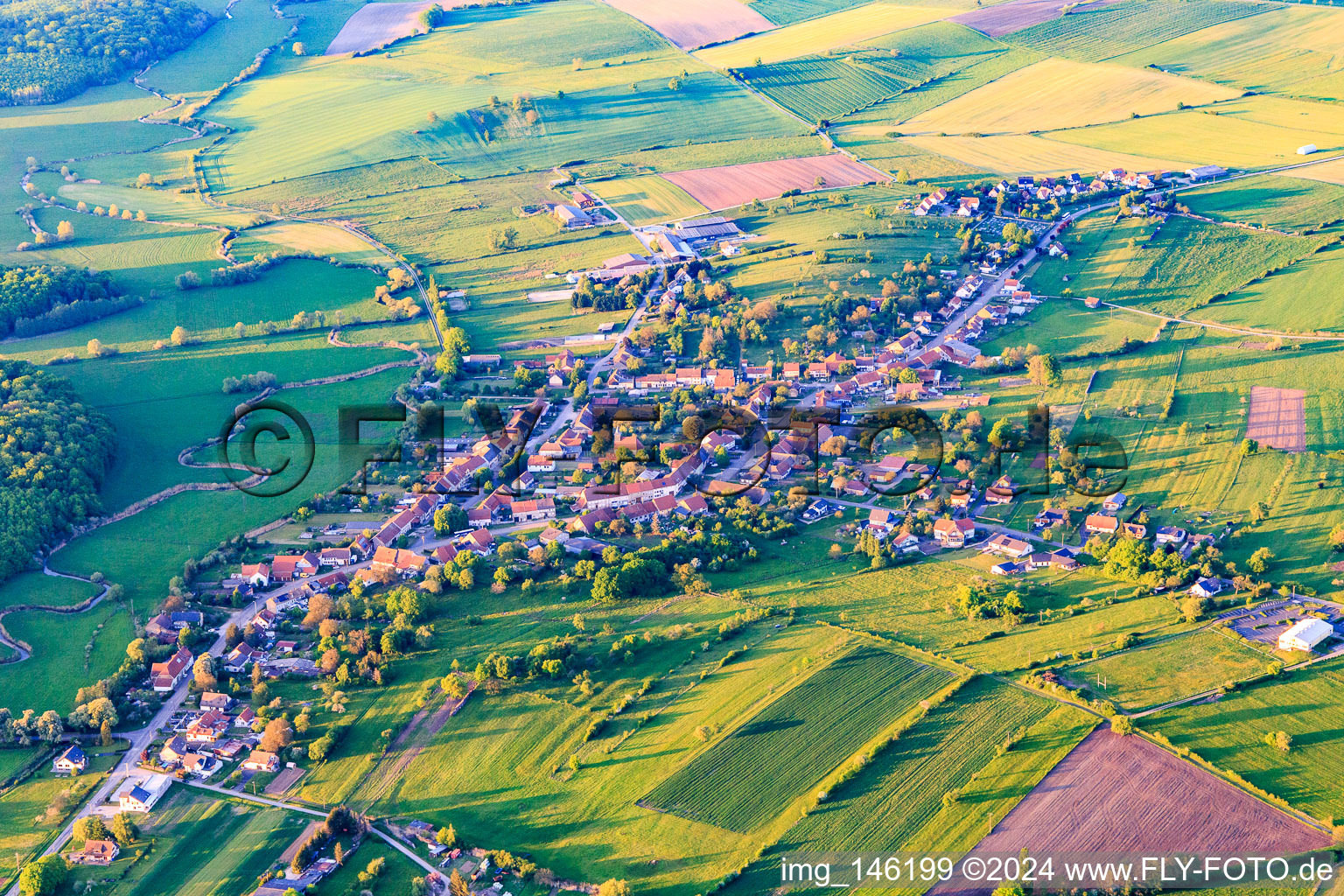 Dorfansicht aus Süden in Altwiller im Bundesland Bas-Rhin, Frankreich