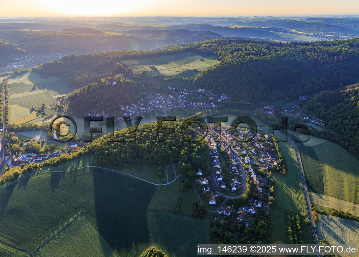 Ortschaft in eine Tauberschleife im Ortsteil Gamburg in Werbach im Bundesland Baden-Württemberg, Deutschland