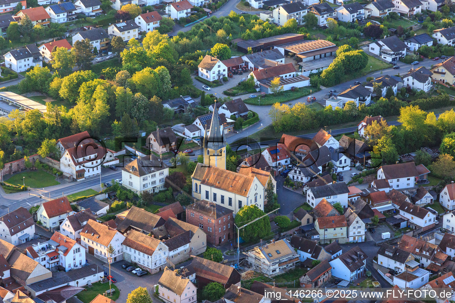 Kirche St. Nikolaus im Ortsteil Impfingen in Tauberbischofsheim im Bundesland Baden-Württemberg, Deutschland