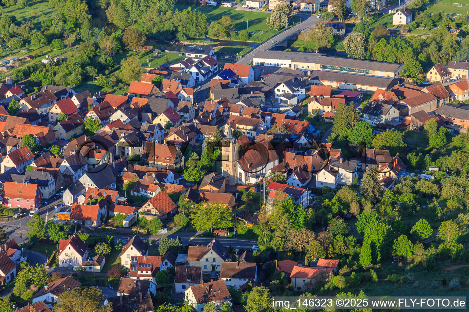 Evang. Kirche im Ortsteil Edelfingen in Bad Mergentheim im Bundesland Baden-Württemberg, Deutschland