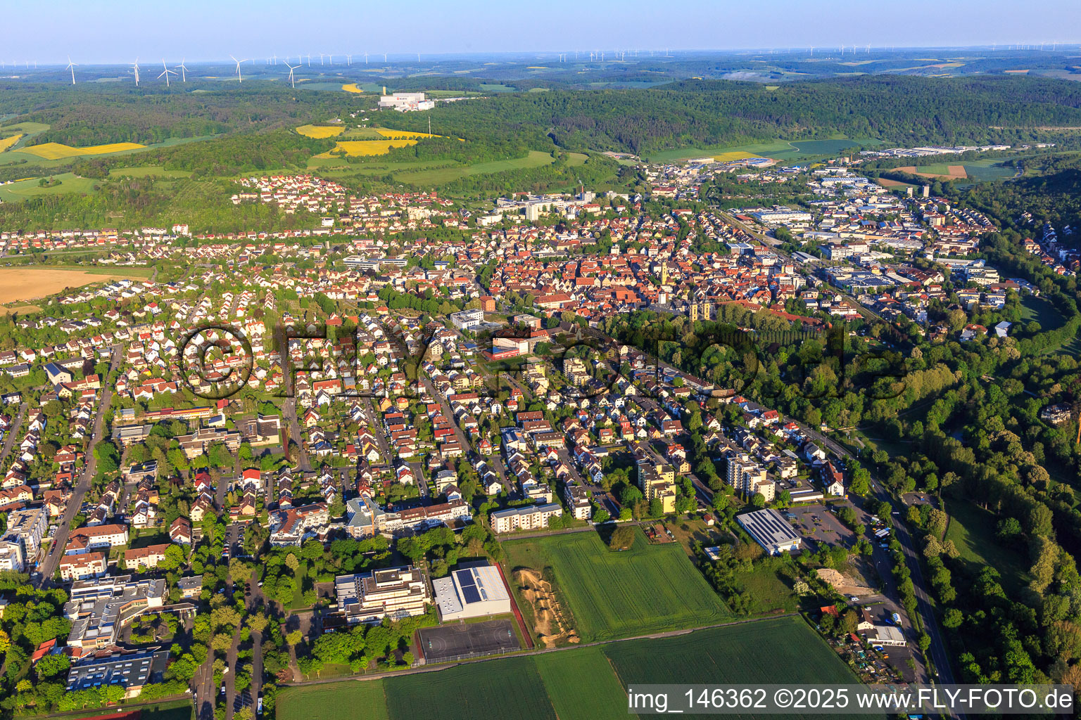 Stadtansicht im Taubertal aus Osten in Bad Mergentheim im Bundesland Baden-Württemberg, Deutschland