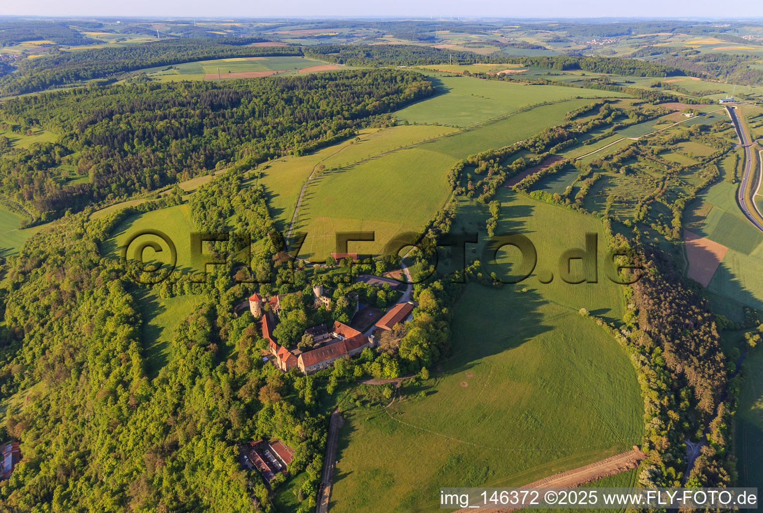 Luftaufnahme von Burg Neuhaus in Igersheim im Bundesland Baden-Württemberg, Deutschland