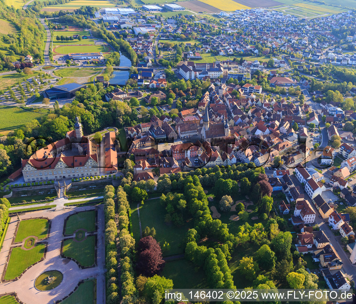 Altstadt, Schloss und Schlossgarten Weikersheim im Bundesland Baden-Württemberg, Deutschland
