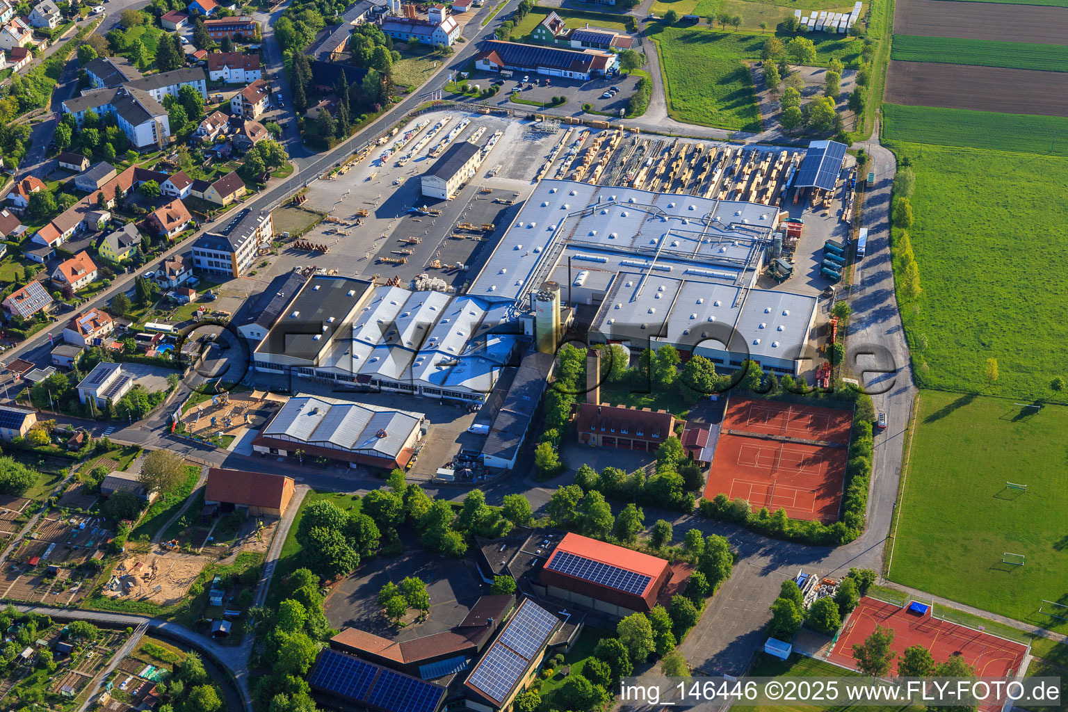 Eibe Produktion + Vertrieb GmbH & Co.KG,  Freiwillige Feuerwehr Röttingen und Tennisplatz des TC-RW Röttingen e.V im Bundesland Bayern, Deutschland