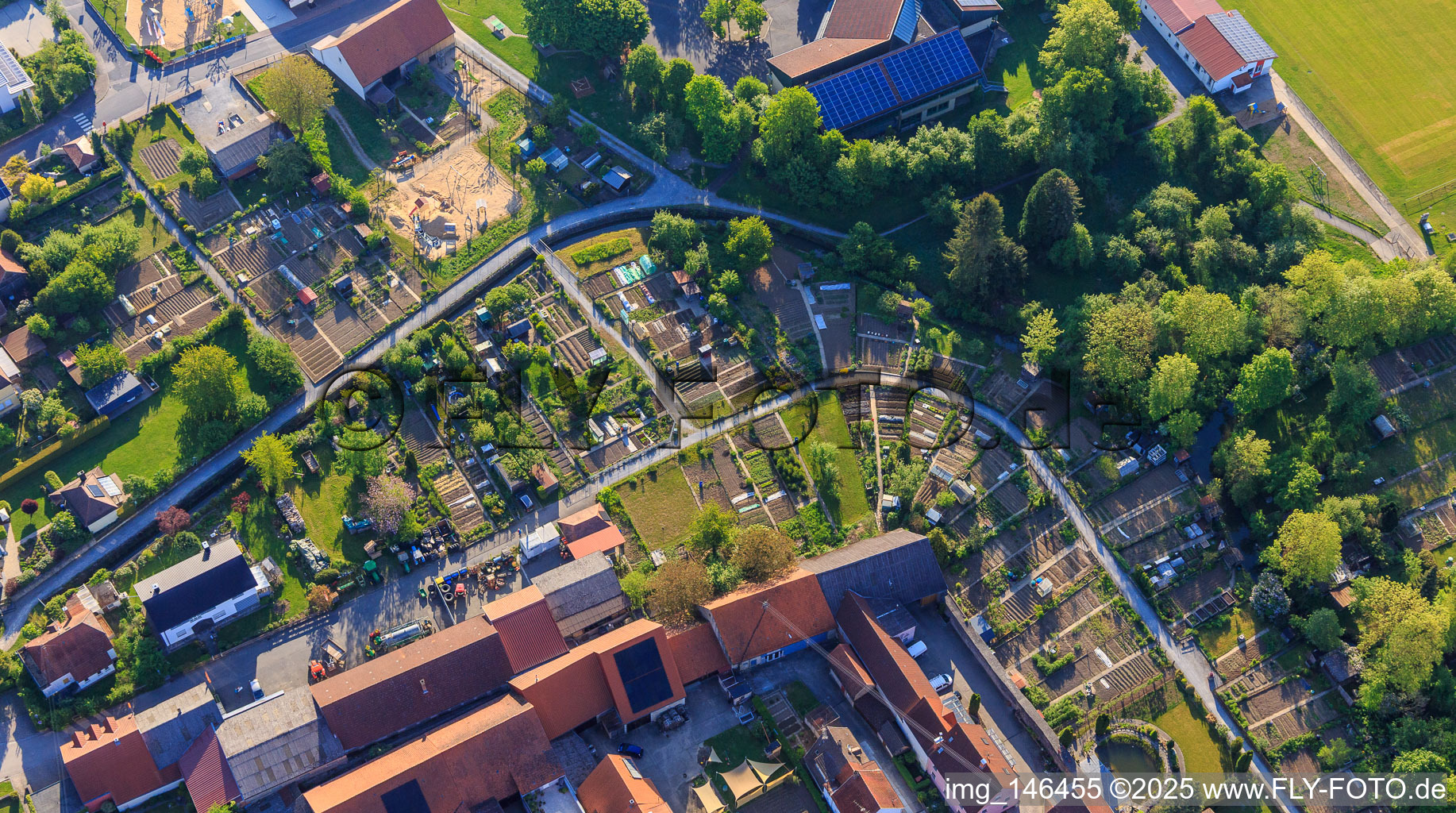Gärten zwischen Rippach und Dürrleinsgraben in Röttingen im Bundesland Bayern, Deutschland