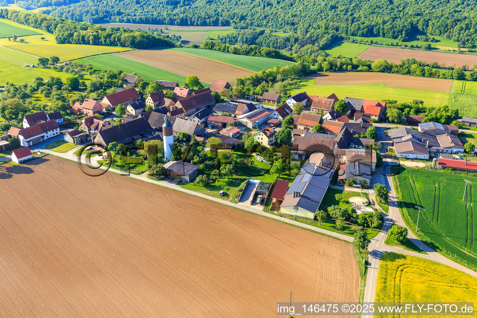 Ortsteil Erdbach mit Ponyhof Erdbach Fjordpferdezucht und Reiterhof im Ortsteil Schön in Creglingen im Bundesland Baden-Württemberg, Deutschland