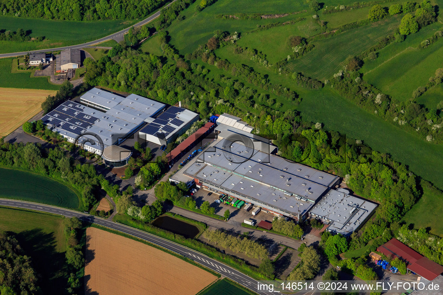 Gewerbegebiet Nord mit  Winkler Design GmbH & Co. ,  ITW Automotive Products GmbH und  ITW Automotive Products GmbH - ITW Motion in Röttingen im Bundesland Bayern, Deutschland