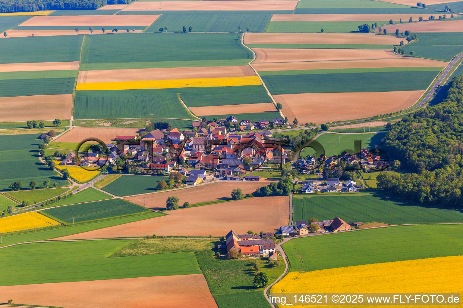 Doranrsicht am Morgen aus Süden im Ortsteil Bernsfelden in Igersheim im Bundesland Baden-Württemberg, Deutschland