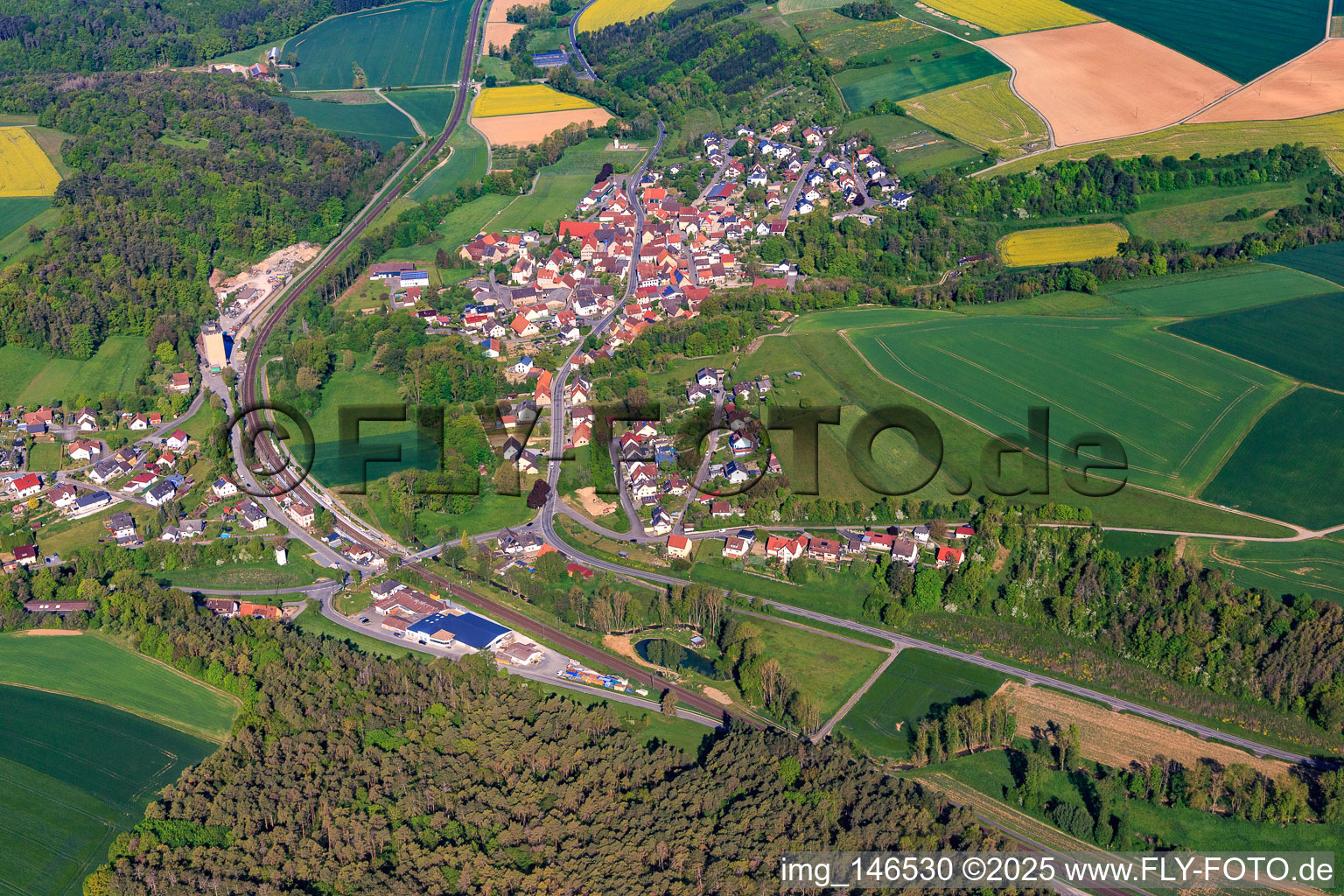 Ortsübersicht im Taubertal am Morgen aus Südosten im Ortsteil Zimmern in Grünsfeld im Bundesland Baden-Württemberg, Deutschland