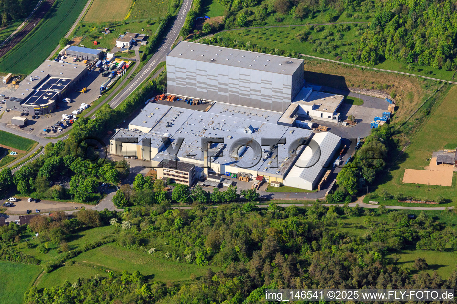 Refresco Deutschland GmbH und  Autoservice Feuerstein in Grünsfeld im Bundesland Baden-Württemberg