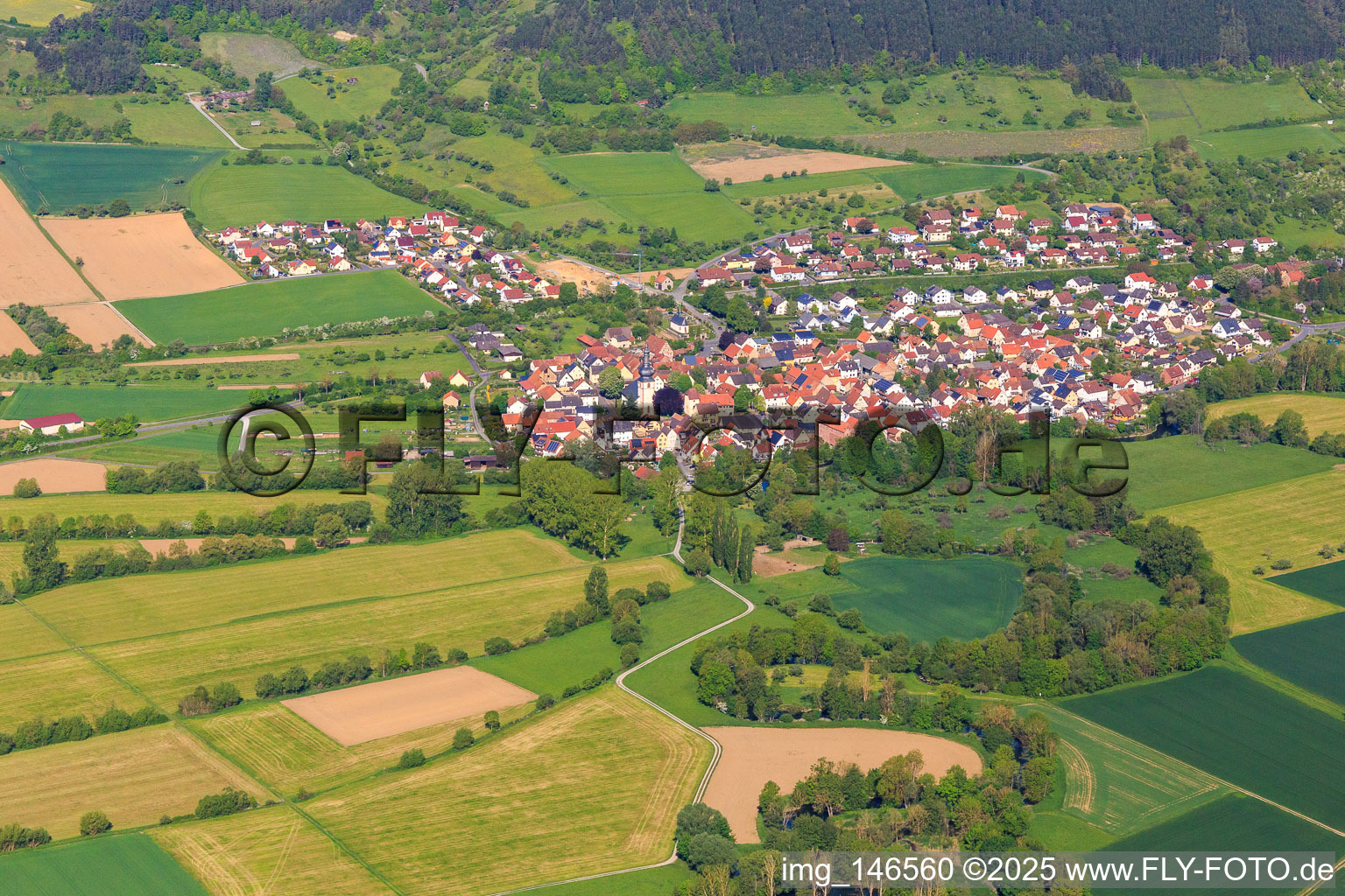 Mäanderförmiger Verlauf der Tauber im Ortsteil Hochhausen in Tauberbischofsheim im Bundesland Baden-Württemberg, Deutschland