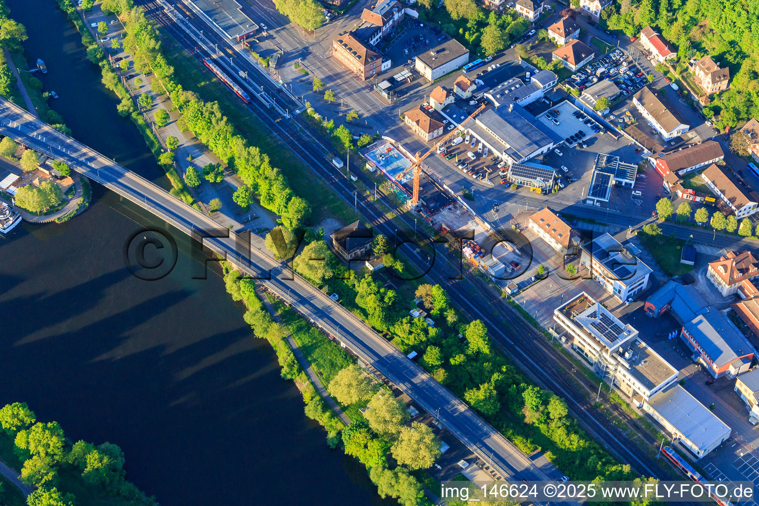 Brücke am Main über die Taubermündung in Wertheim im Bundesland Baden-Württemberg, Deutschland