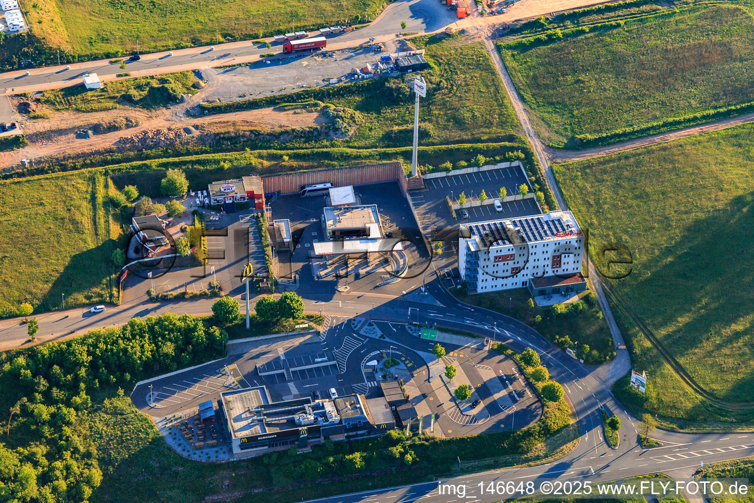 McDonald's und Euro Hotel Wertheim im Ortsteil Bettingen im Bundesland Baden-Württemberg, Deutschland