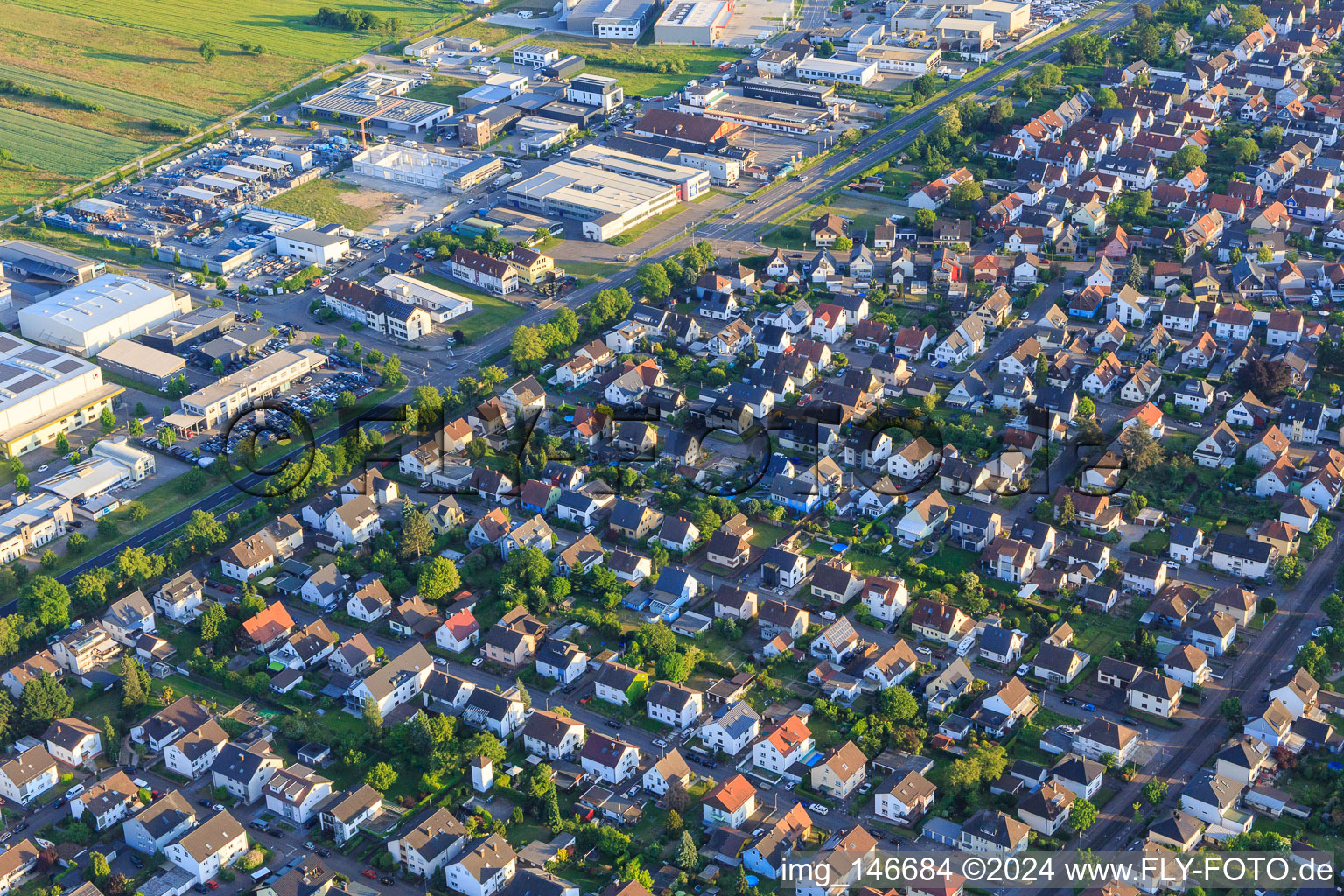 Gewerbering jenseits der B36 im Ortsteil Mörsch in Rheinstetten im Bundesland Baden-Württemberg, Deutschland