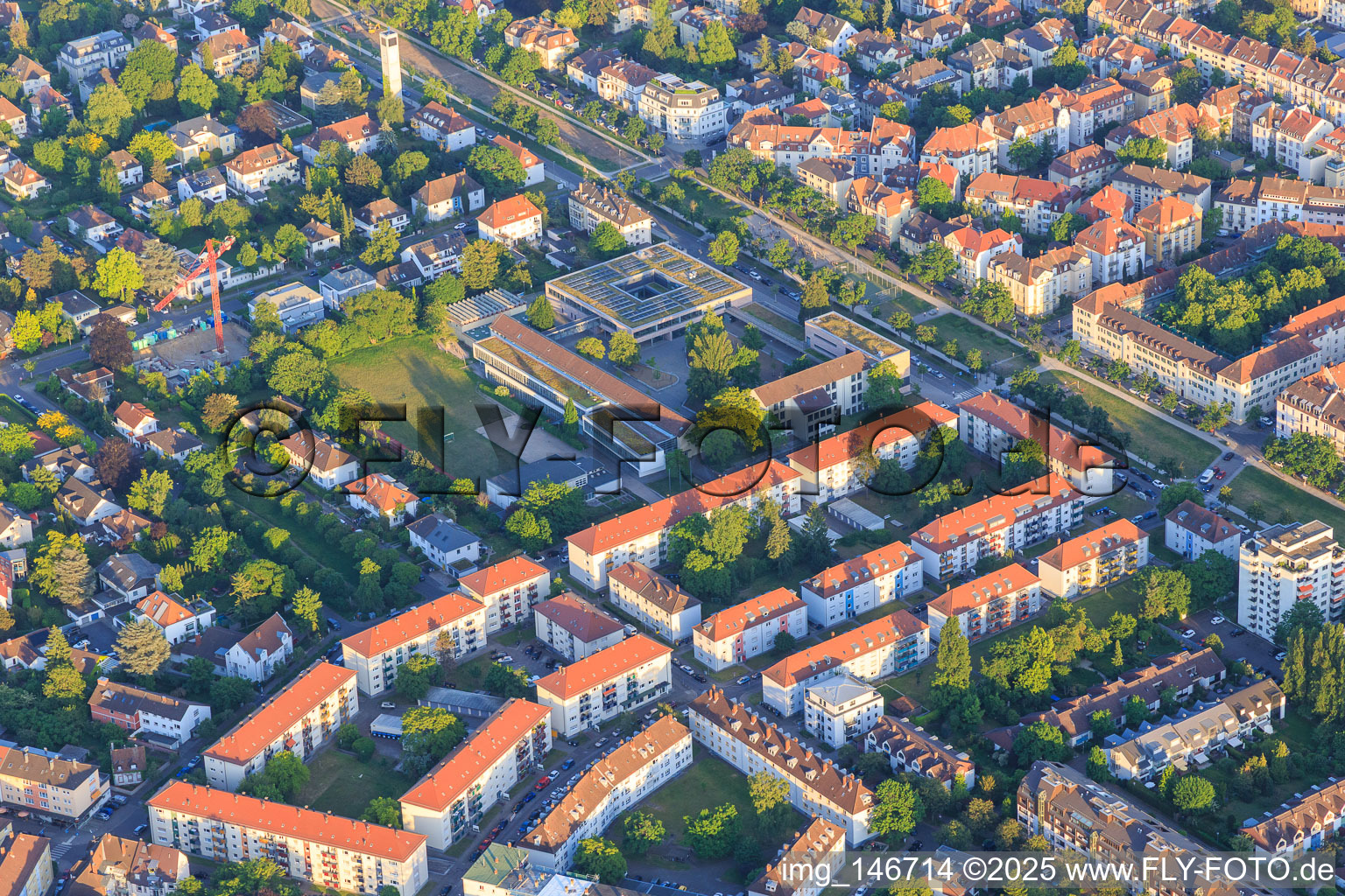 Tristanstraße mit Draisschule im Ortsteil Mühlburg in Karlsruhe im Bundesland Baden-Württemberg, Deutschland