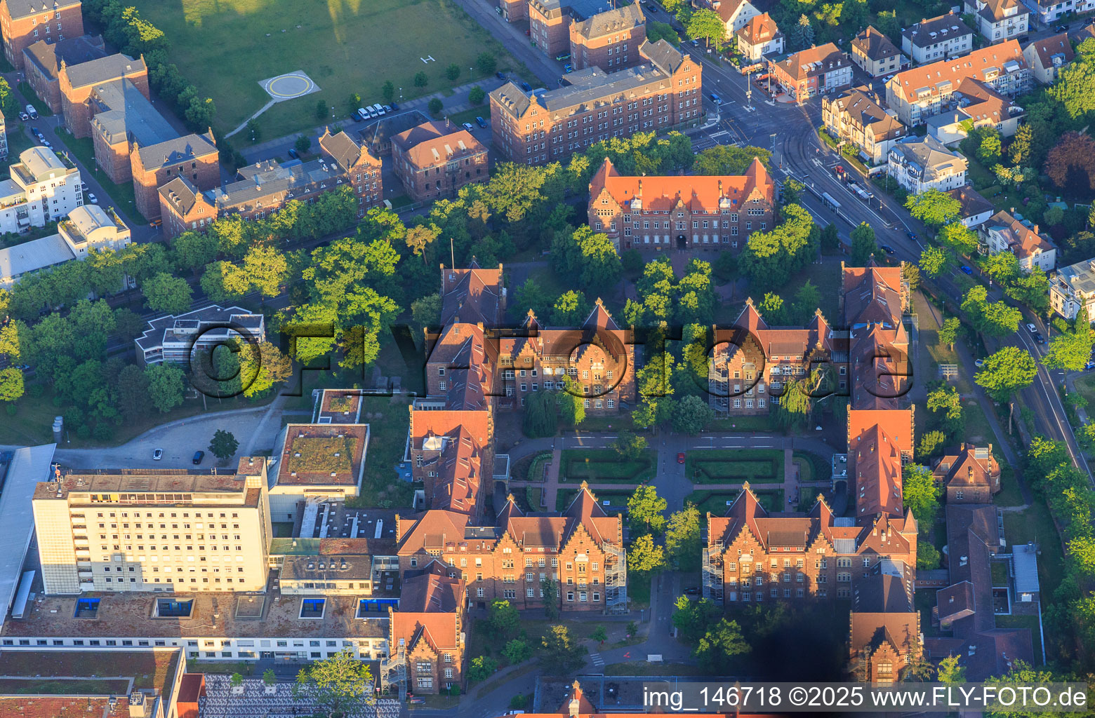 Städtisches Klinikum, Haus C und B im Ortsteil Nordweststadt in Karlsruhe im Bundesland Baden-Württemberg, Deutschland