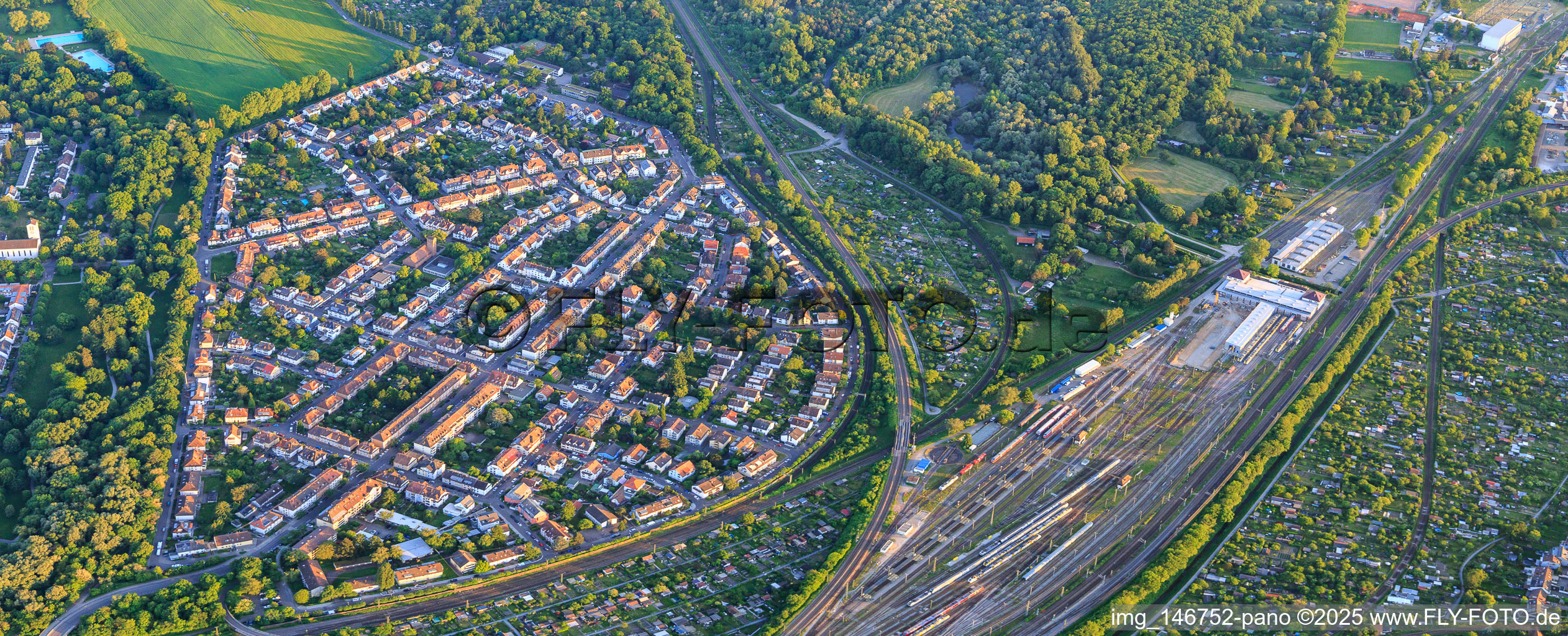 Ortsteil am Rangierbahnhof im Ortsteil Weiherfeld-Dammerstock in Karlsruhe im Bundesland Baden-Württemberg, Deutschland