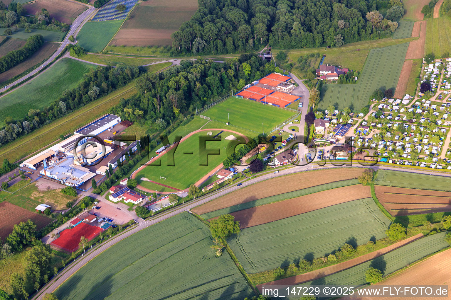 Campingpark Oase am Sportplatz des  FV Ettenheim und des Tennisclub Ettenheim e.V im Bundesland Baden-Württemberg, Deutschland