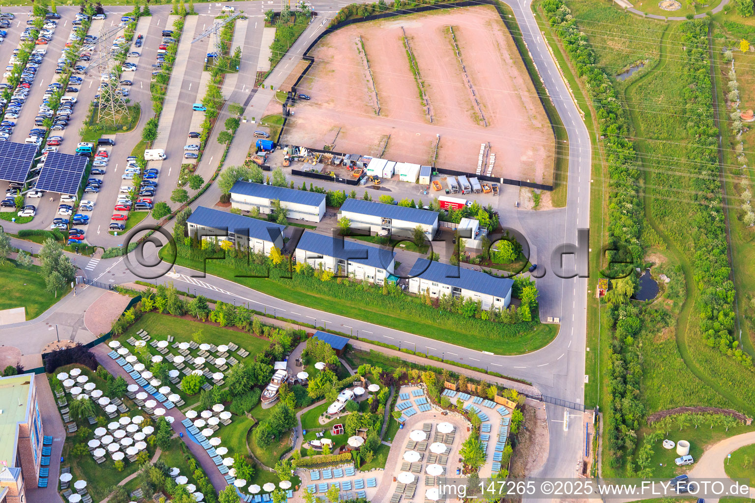 Containersiedlung an der Erweiterungsbaustelle von Rulantica im Europapark Rust im Bundesland Baden-Württemberg, Deutschland