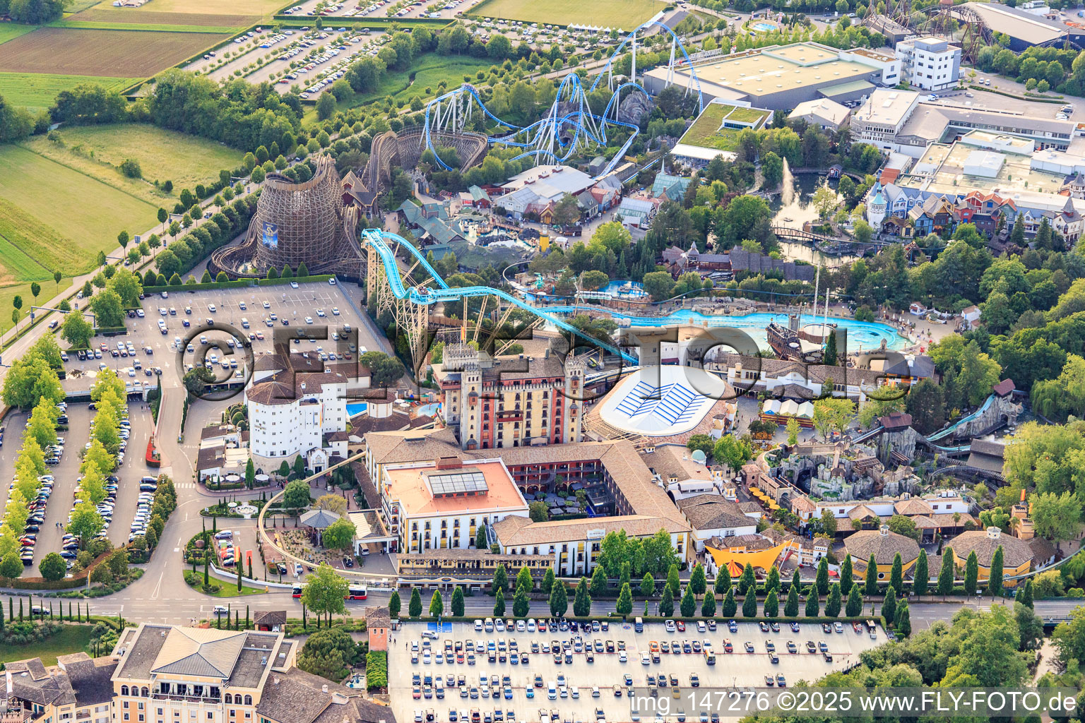 Atlantica SuperSplash, Spanische Arena, 4-Sterne Burghotel "Castillo Alcazar" und 4-Sterne Erlebnishotel „El Andaluz“ des Europapark Rust im Bundesland Baden-Württemberg, Deutschland