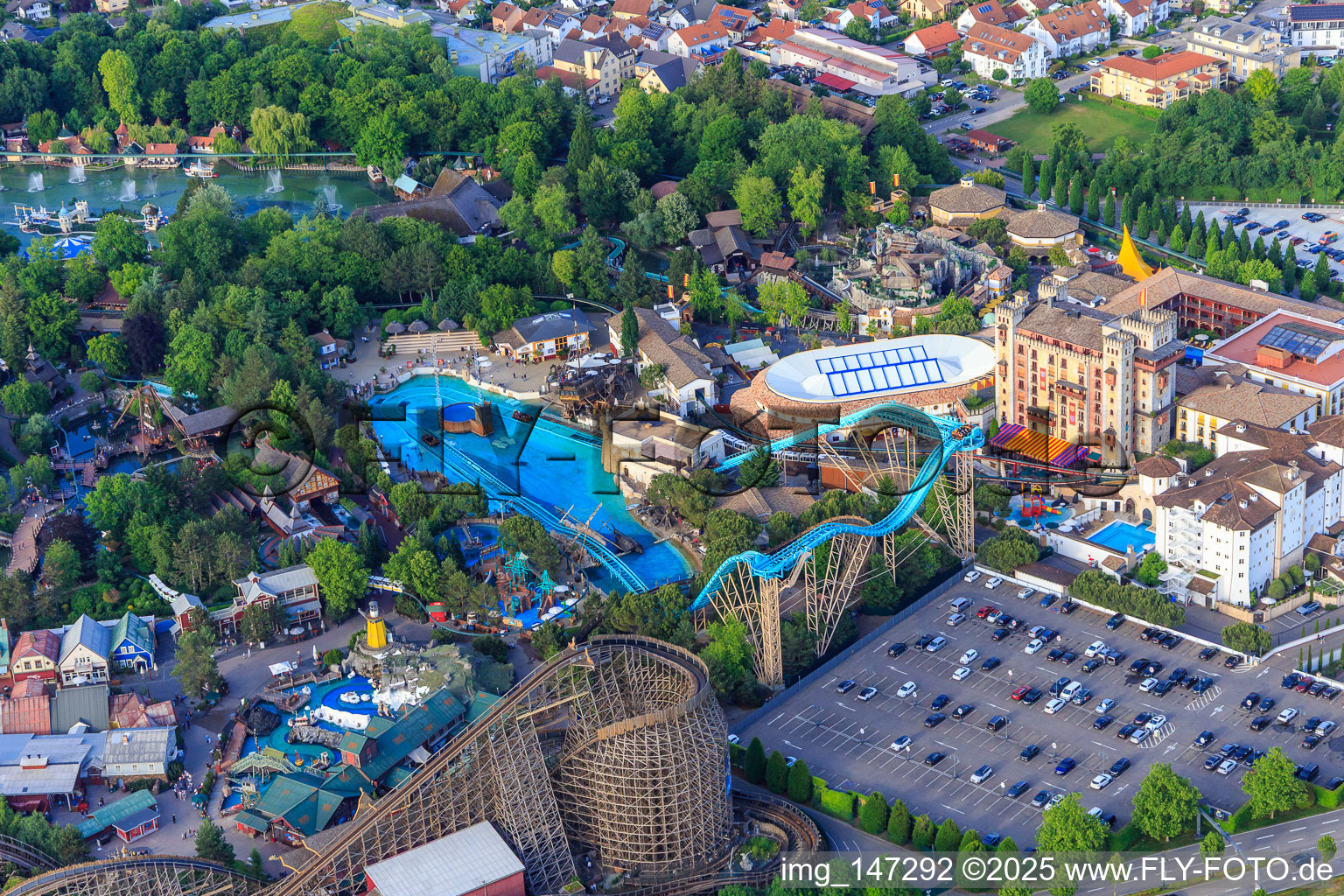 Whale Adventures, Atlantica SuperSplash und WODAN – Timburcoaster des Europapark Rust im Bundesland Baden-Württemberg, Deutschland