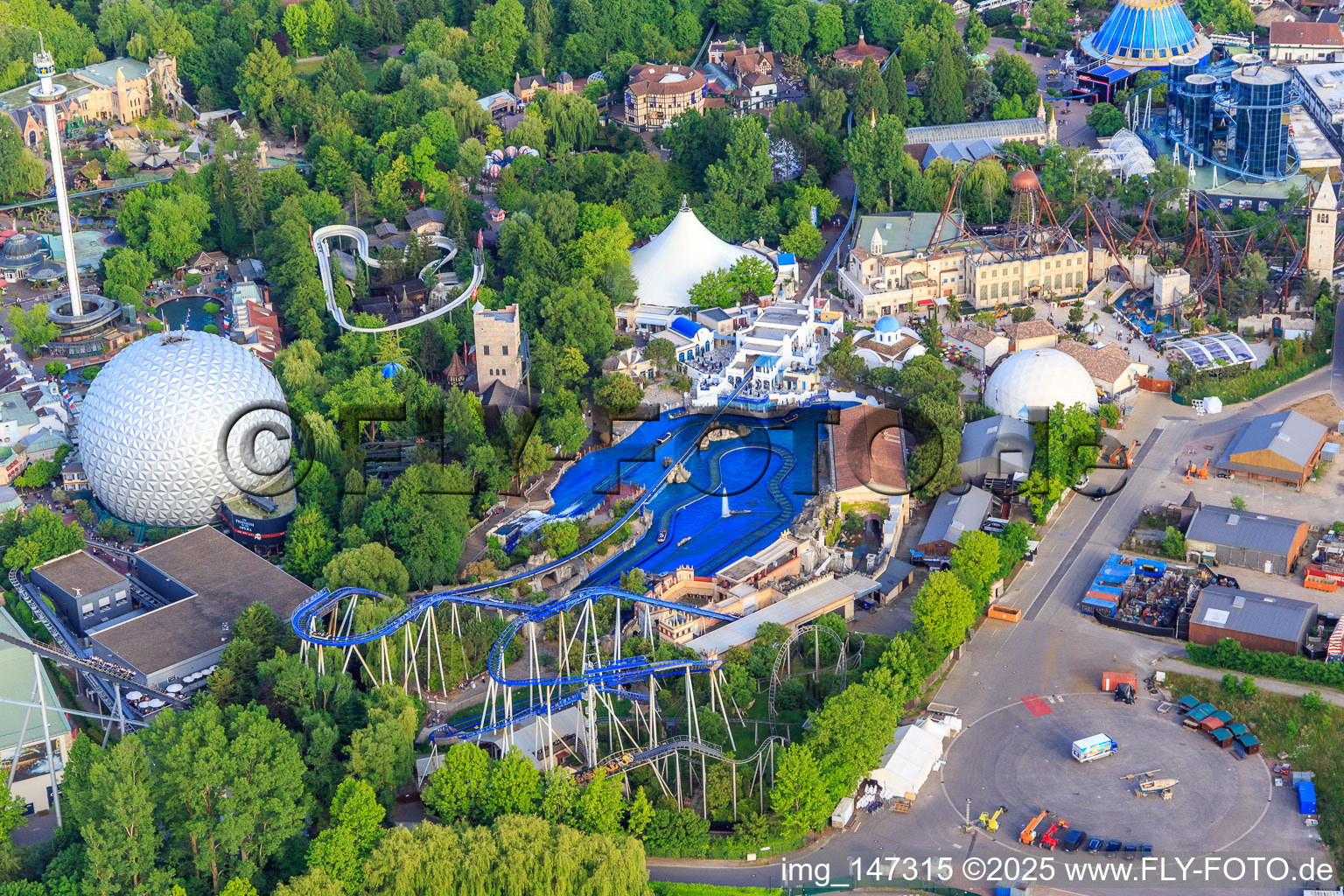 Eurosat - CanCan Coaster und Wasserachterbahn Poseidon des Europapark Rust im Bundesland Baden-Württemberg, Deutschland
