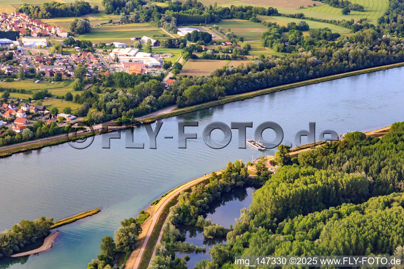 Fähre Rhinau-Kappel über den Rhein im Ortsteil Rheinau in Ortenaukreis im Bundesland Baden-Württemberg, Deutschland