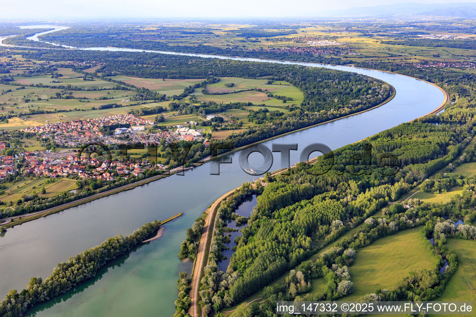Luftbild von Fähre Rhinau-Kappel über den Rhein im Ortsteil Rheinau in Ortenaukreis im Bundesland Baden-Württemberg, Deutschland