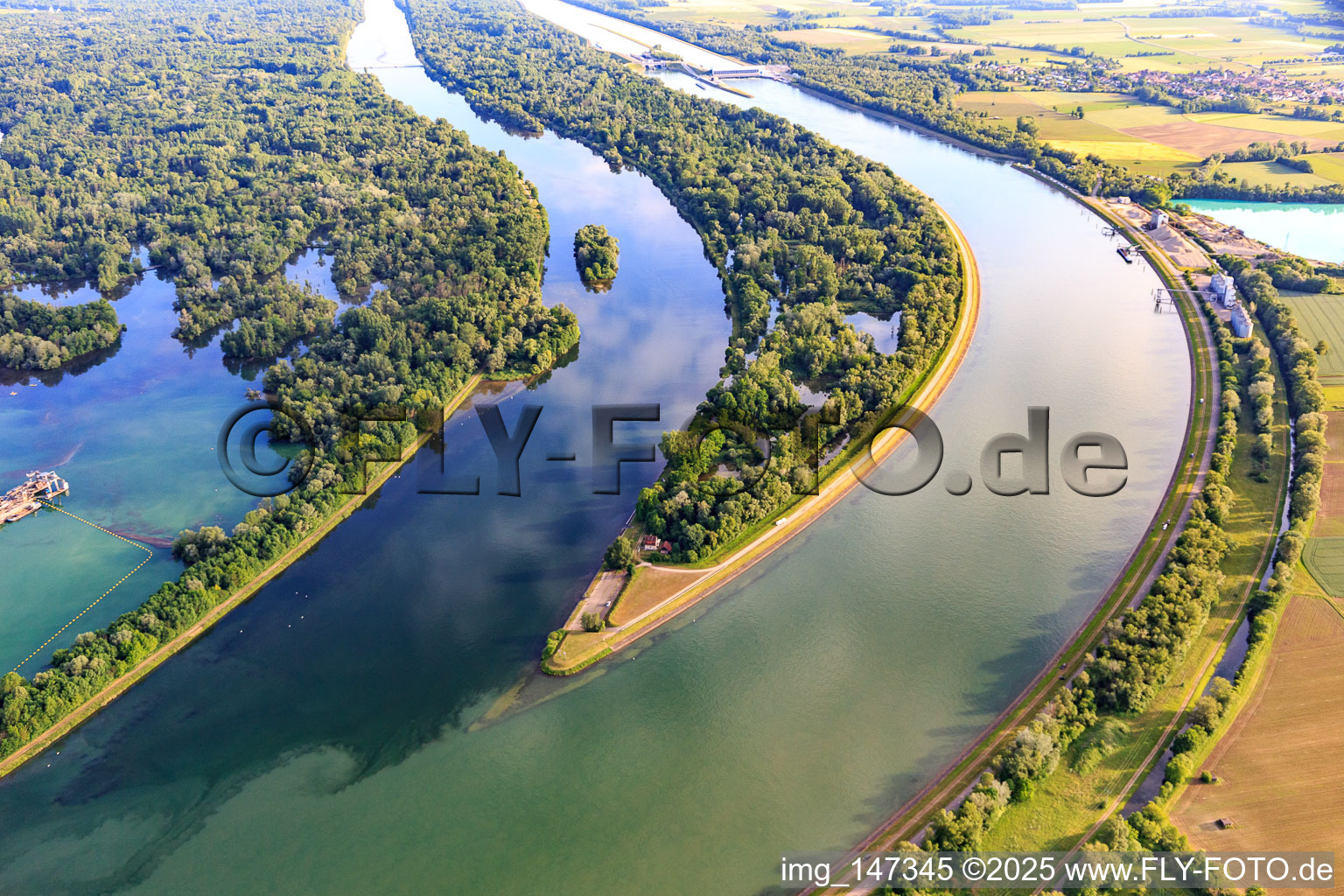 Spitze des Naturschutzgebiet Rheininsel - Réserve Naturelle de l'Île de Rhinau im Bundesland Bas-Rhin, Frankreich