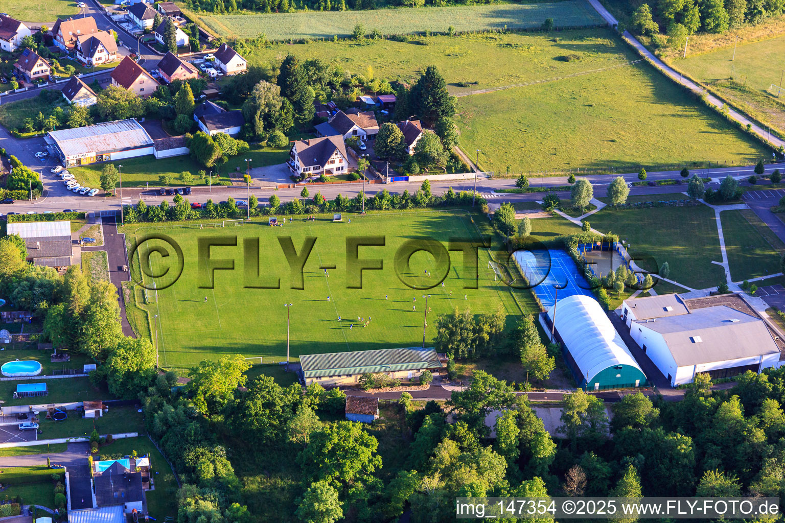 Fussballplatz am Salle polyvalente in Wittisheim im Bundesland Bas-Rhin, Frankreich